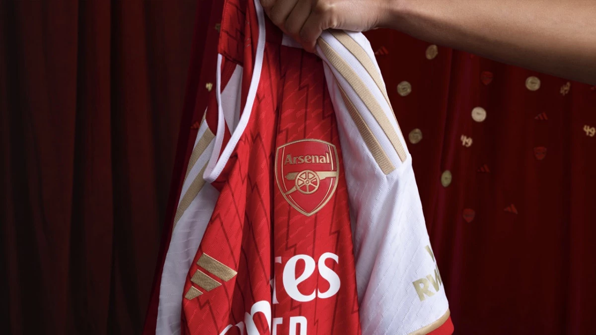 post card post-camiseta-del-arsenal-long en tamaño grande.webp